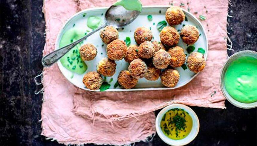 Polpettine di agnello con crema di piselli