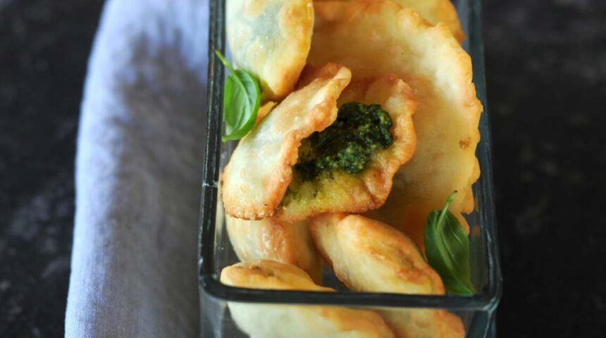 Tortelli fritti con il pesto